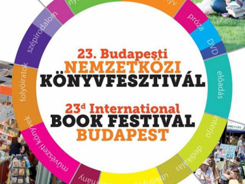 Budapestin kirjafestivaalien suomalaisvieraina Kari Hotakainen, Alexandra Salmela ja Saara Turunen