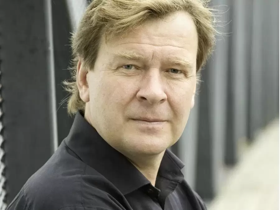 Säveltämisestä ja musiikin inspiraation lähteistä - Kuukauden vieraana Magnus Lindberg