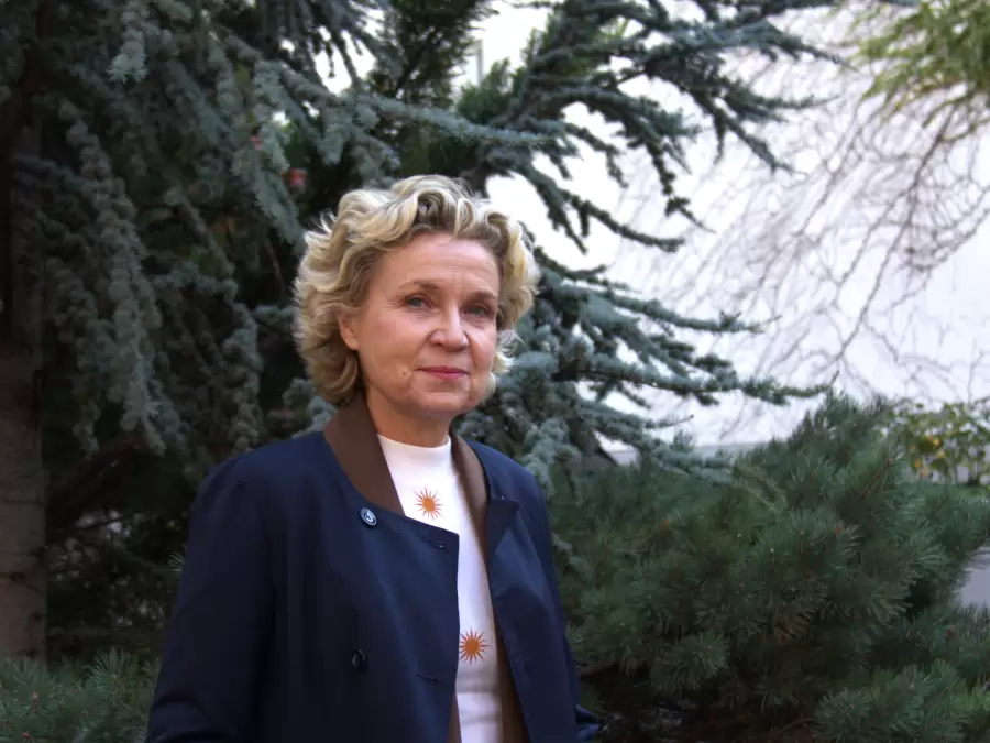 Kuukauden vieras: Sirpa Kähkönen haluaa antaa lukijoilleen toivoa Kuukauden vieras: Sirpa Kähkönen haluaa antaa lukijoilleen toivoa